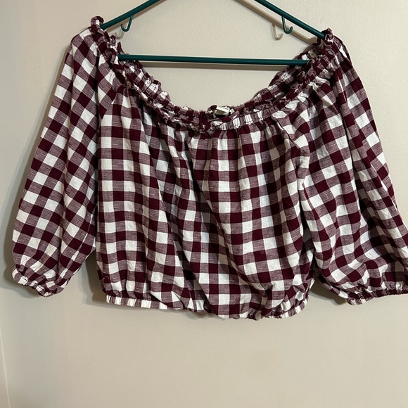 Checkered forever 21 burgundy and white off shoulder crop.  Elastic hem - Picture 2 of 7